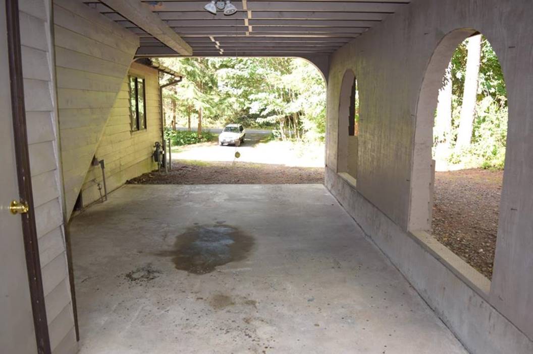 carport view to front driveway